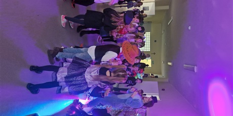 Powiększ grafikę: bal-karnawalowy-669796.jpg