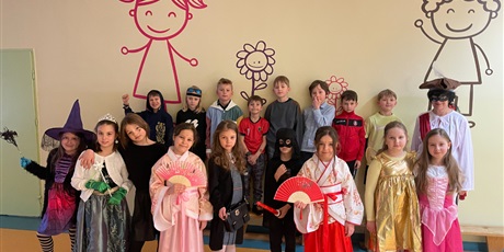 Powiększ grafikę: bal-karnawalowy-669802.jpg