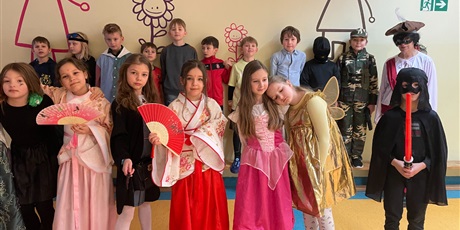 Powiększ grafikę: bal-karnawalowy-669805.jpg