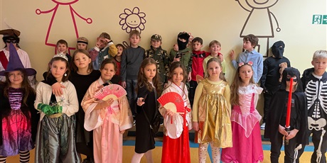 Powiększ grafikę: bal-karnawalowy-669806.jpg