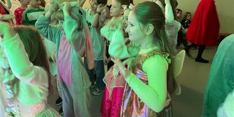 Powiększ grafikę: bal-karnawalowy-669809.jpg