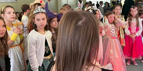 Powiększ grafikę: bal-karnawalowy-669814.jpg