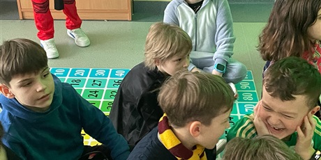 Powiększ grafikę: bal-karnawalowy-669818.jpg