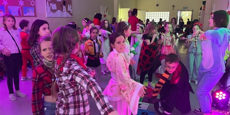 Powiększ grafikę: bal-karnawalowy-669819.jpg