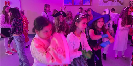 Powiększ grafikę: bal-karnawalowy-669820.jpg