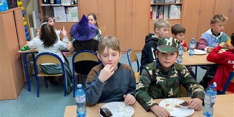 Powiększ grafikę: bal-karnawalowy-669826.jpg