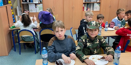 Powiększ grafikę: bal-karnawalowy-669827.jpg