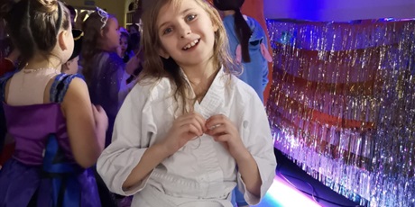 Powiększ grafikę: bal-karnawalowy-669849.jpg