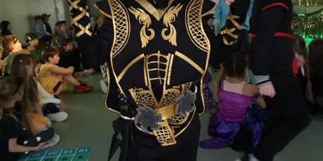 Powiększ grafikę: bal-karnawalowy-669850.jpg