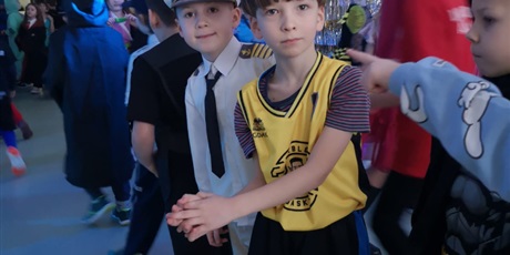 Powiększ grafikę: bal-karnawalowy-669854.jpg