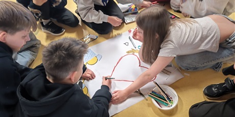 Powiększ grafikę: dyskusyjny-klub-filmowy-686288.jpg