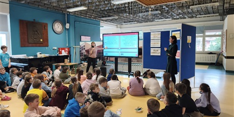 Powiększ grafikę: dyskusyjny-klub-filmowy-686289.jpg