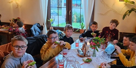 Powiększ grafikę: interesujace-spotkanie-z-kaszubska-kultura-klas-1c-i-3b-649193.jpg