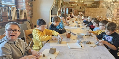 Powiększ grafikę: interesujace-spotkanie-z-kaszubska-kultura-klas-1c-i-3b-649196.jpg