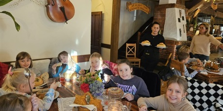 Powiększ grafikę: interesujace-spotkanie-z-kaszubska-kultura-klas-1c-i-3b-649197.jpg