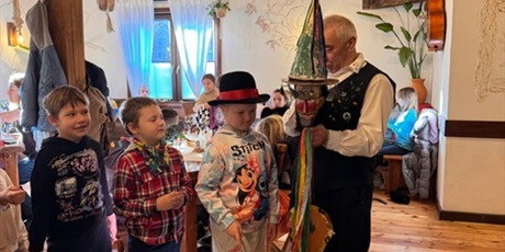 Powiększ grafikę: interesujace-spotkanie-z-kaszubska-kultura-klas-1c-i-3b-649953.jpg