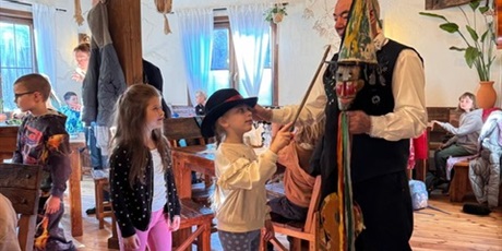 Powiększ grafikę: interesujace-spotkanie-z-kaszubska-kultura-klas-1c-i-3b-649954.jpg