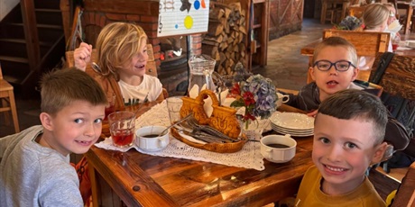 Powiększ grafikę: interesujace-spotkanie-z-kaszubska-kultura-klas-1c-i-3b-649955.jpg