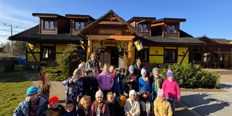 Powiększ grafikę: interesujace-spotkanie-z-kaszubska-kultura-klas-1c-i-3b-649961.jpg