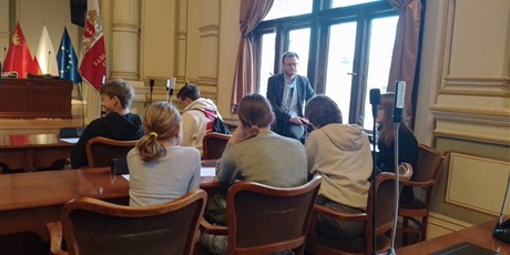 Powiększ grafikę: lekcja-obywatelska-w-radzie-miasta-gdanska-648839.jpg