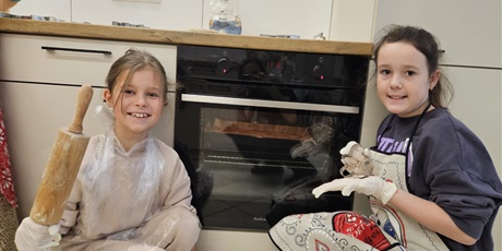 Powiększ grafikę: magia-swiat-z-basnia-i-pierniczkami-657873.jpg