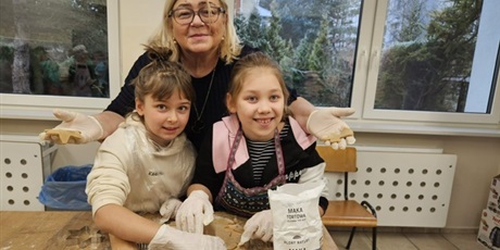 Powiększ grafikę: magia-swiat-z-basnia-i-pierniczkami-657876.jpg