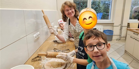 Powiększ grafikę: magia-swiat-z-basnia-i-pierniczkami-657877.jpg