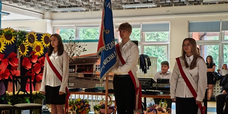 Powiększ grafikę: pozegnanie-klas-8-631808.jpg