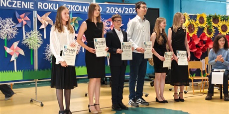 Powiększ grafikę: pozegnanie-klas-8-631815.jpg