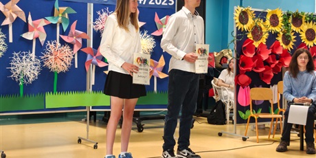 Powiększ grafikę: pozegnanie-klas-8-631816.jpg