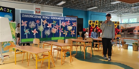 Powiększ grafikę: pozegnanie-klas-8-631823.jpg