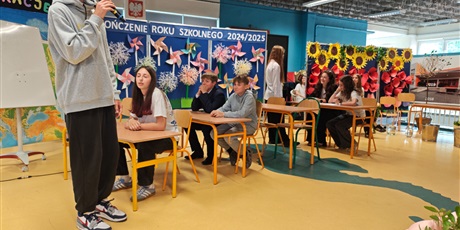 Powiększ grafikę: pozegnanie-klas-8-631828.jpg