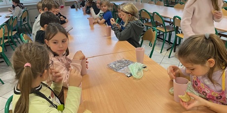 Powiększ grafikę: radosc-czytania-i-gotowania-656395.jpg