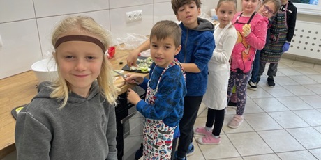 Powiększ grafikę: radosc-czytania-i-gotowania-656400.jpg