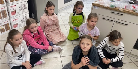 Powiększ grafikę: radosc-czytania-i-gotowania-656404.jpg