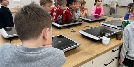 Powiększ grafikę: radosc-czytania-i-gotowania-674092.jpg