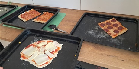 Powiększ grafikę: radosc-czytania-i-gotowania-674093.jpg