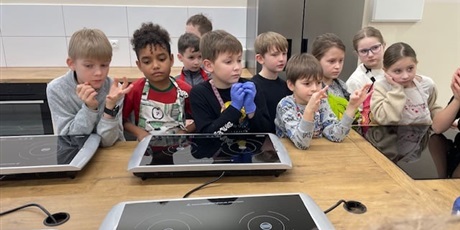 Powiększ grafikę: radosc-czytania-i-gotowania-674100.jpg