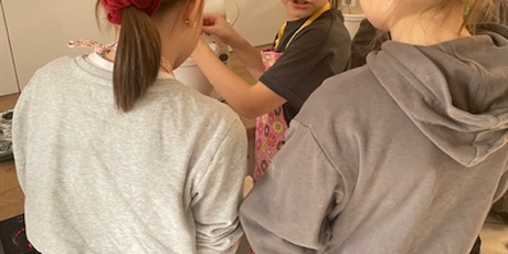 Powiększ grafikę: radosc-czytania-i-gotowania-679913.jpg