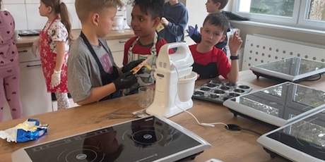 Powiększ grafikę: radosc-czytania-i-gotowania-679915.jpg