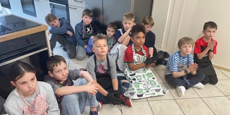 Powiększ grafikę: radosc-czytania-i-gotowania-679917.jpg