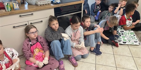 Powiększ grafikę: radosc-czytania-i-gotowania-679919.jpg