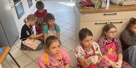 Powiększ grafikę: radosc-czytania-i-gotowania-679920.jpg