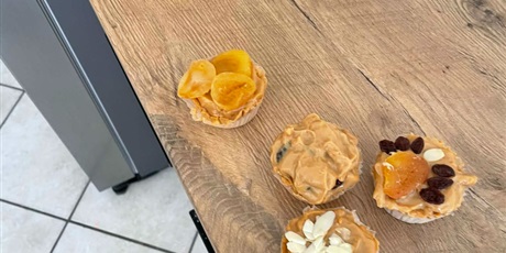 Powiększ grafikę: radosc-czytania-i-gotowania-685624.jpg