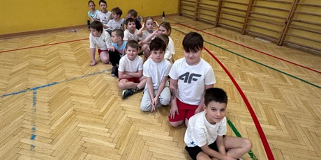 Powiększ grafikę: sztafety-w-klasach-drugich-676745.jpg