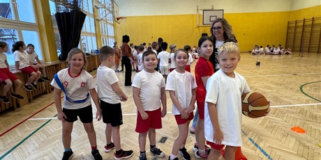 Powiększ grafikę: sztafety-w-klasach-drugich-676752.jpg