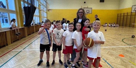 Powiększ grafikę: sztafety-w-klasach-drugich-676753.jpg