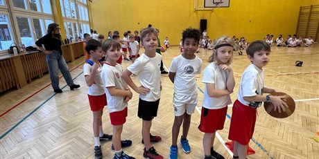 Powiększ grafikę: sztafety-w-klasach-drugich-676754.jpg