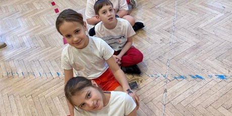 Powiększ grafikę: sztafety-w-klasach-drugich-676757.jpg