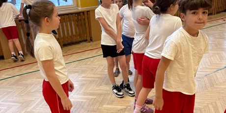 Powiększ grafikę: sztafety-w-klasach-drugich-676759.jpg